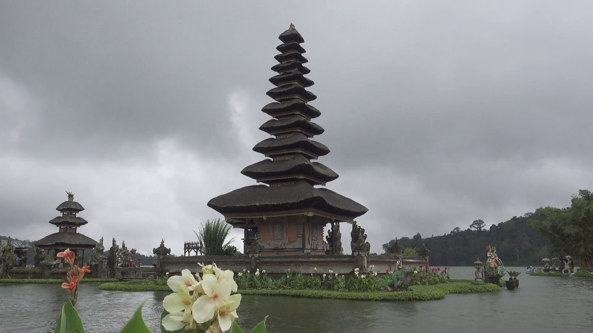 Pura Ulun Danu Bratan Temple, Bedugul Mountains, Bratan Lake, Bali ...